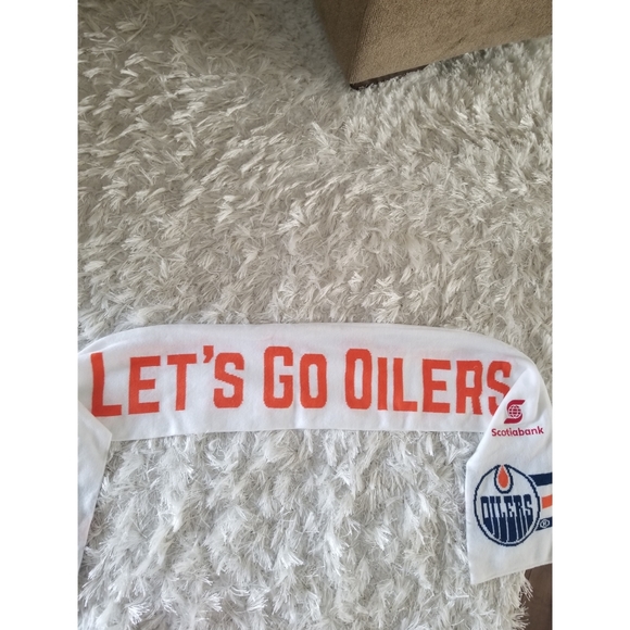 EDMONTON OILERS NHL COLLECTABLE MEMORABILIA SCARF - Picture 2 of 4